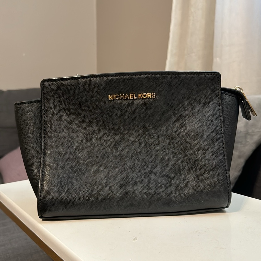 Michael Kors Selma Medium Saffiano Leather Crossbody bag